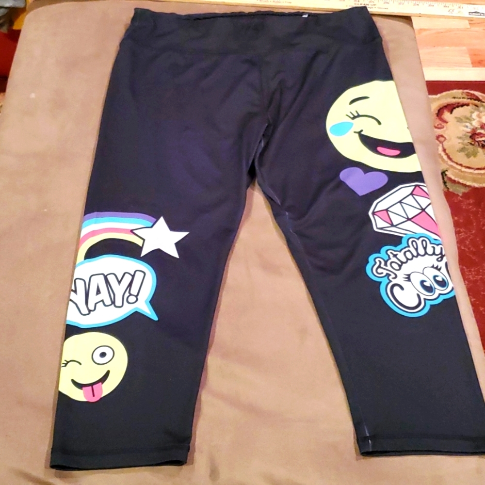 Emoji capris